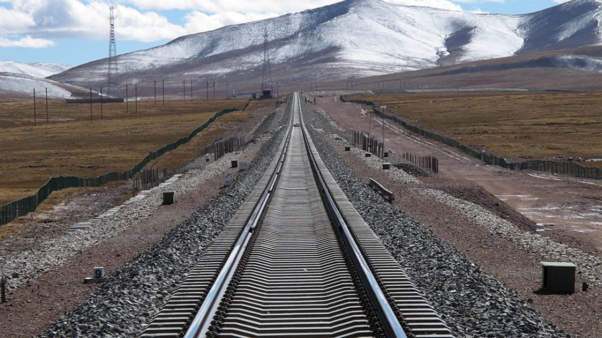 Více než polovina železniční trati do tibetské Lhasy leží na věčně zmrzlé půdě