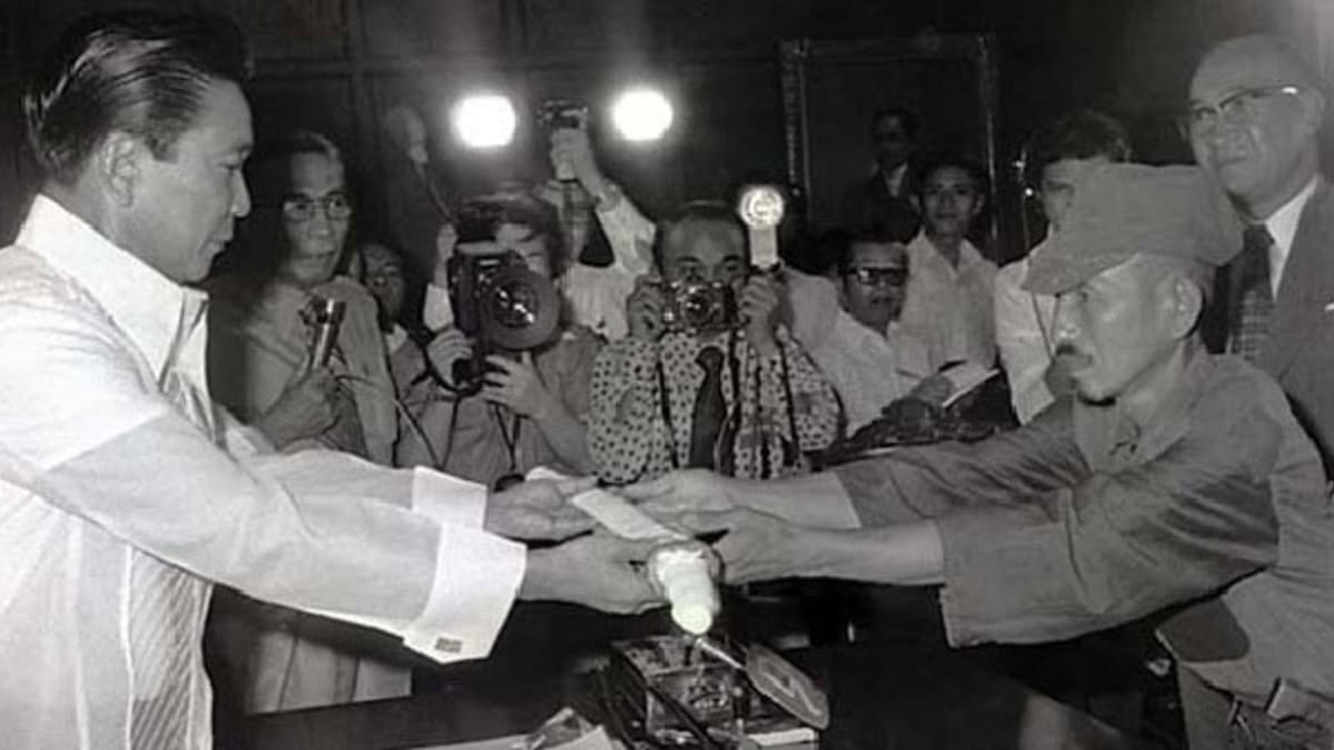Hiró Onoda se nakonec vzdal osobně filipínskému prezidentovi Marcosovi 11. března 1974