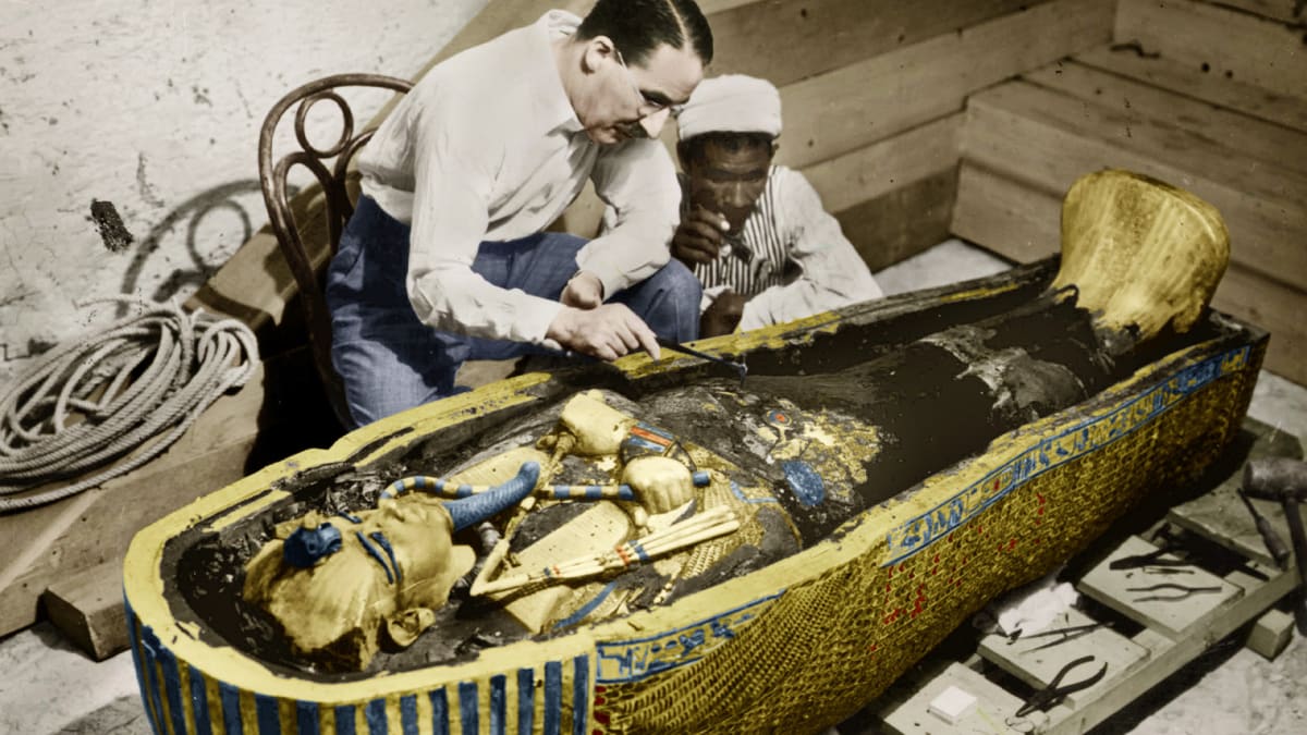 Fotografie Harryho Burtona z Tutanchamonovy hrobky obletěly svět