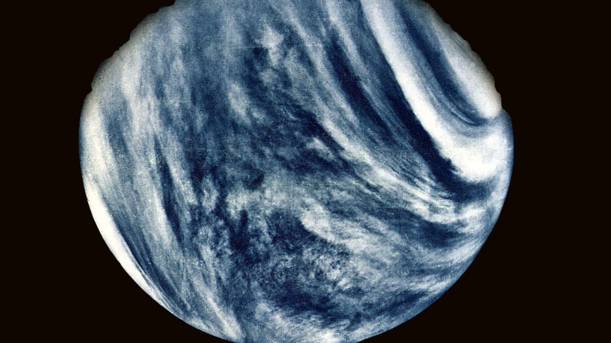 První snímek Venuše "zblízka"