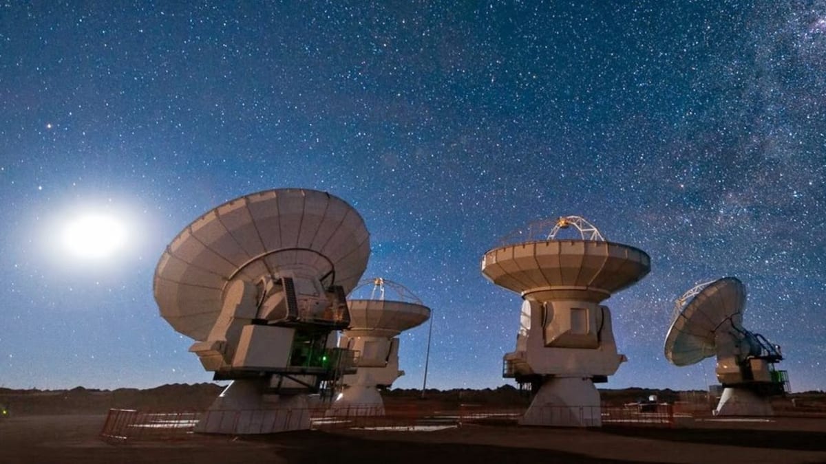Arecibo vysílá signál do vesmíru