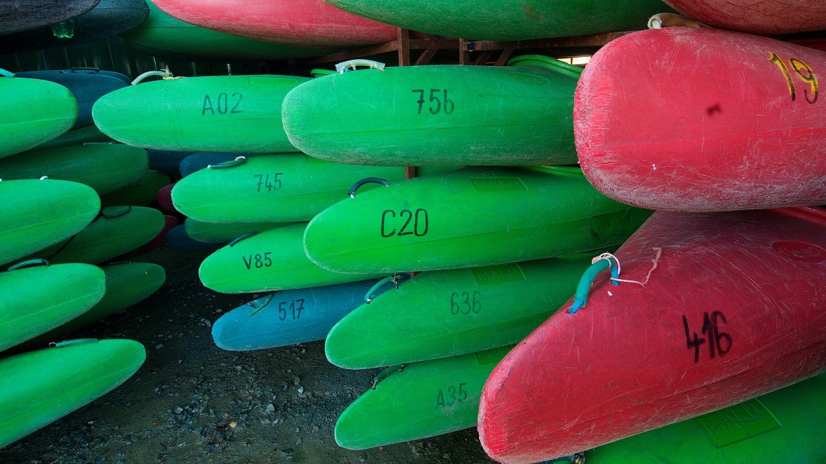 Převážené kanoe zvěstují začátek vodácké sezóny