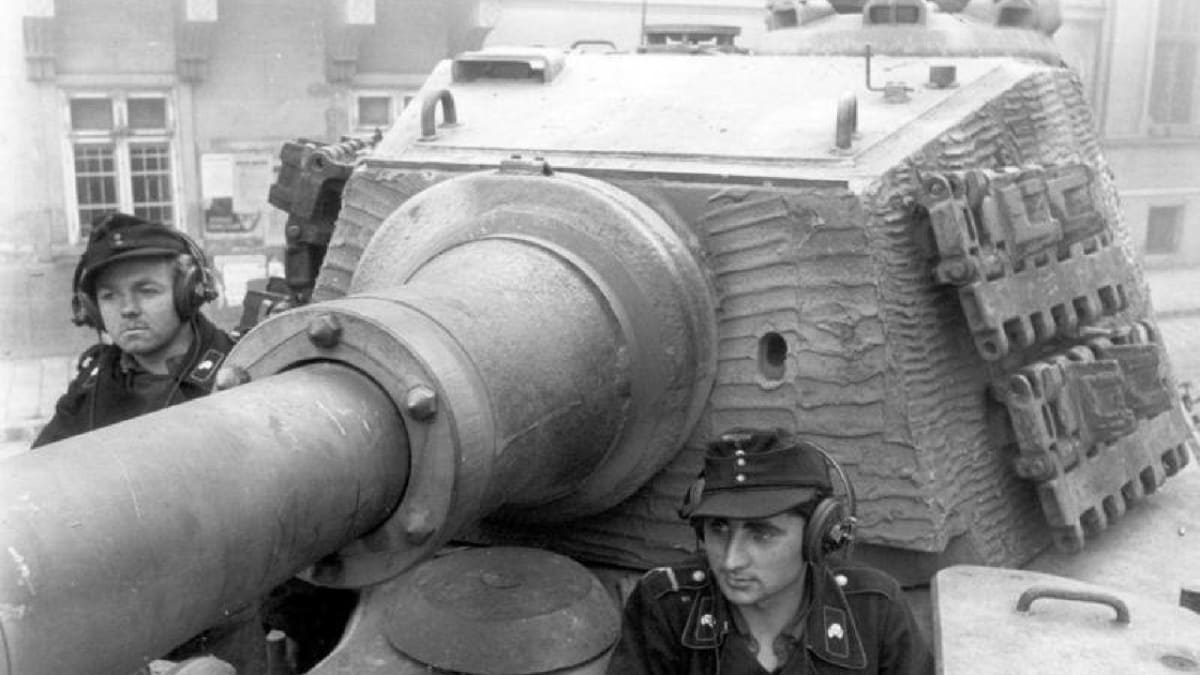 V závěru války ustupoval Knispel na svém těžkém tanku Tiger II na Moravu