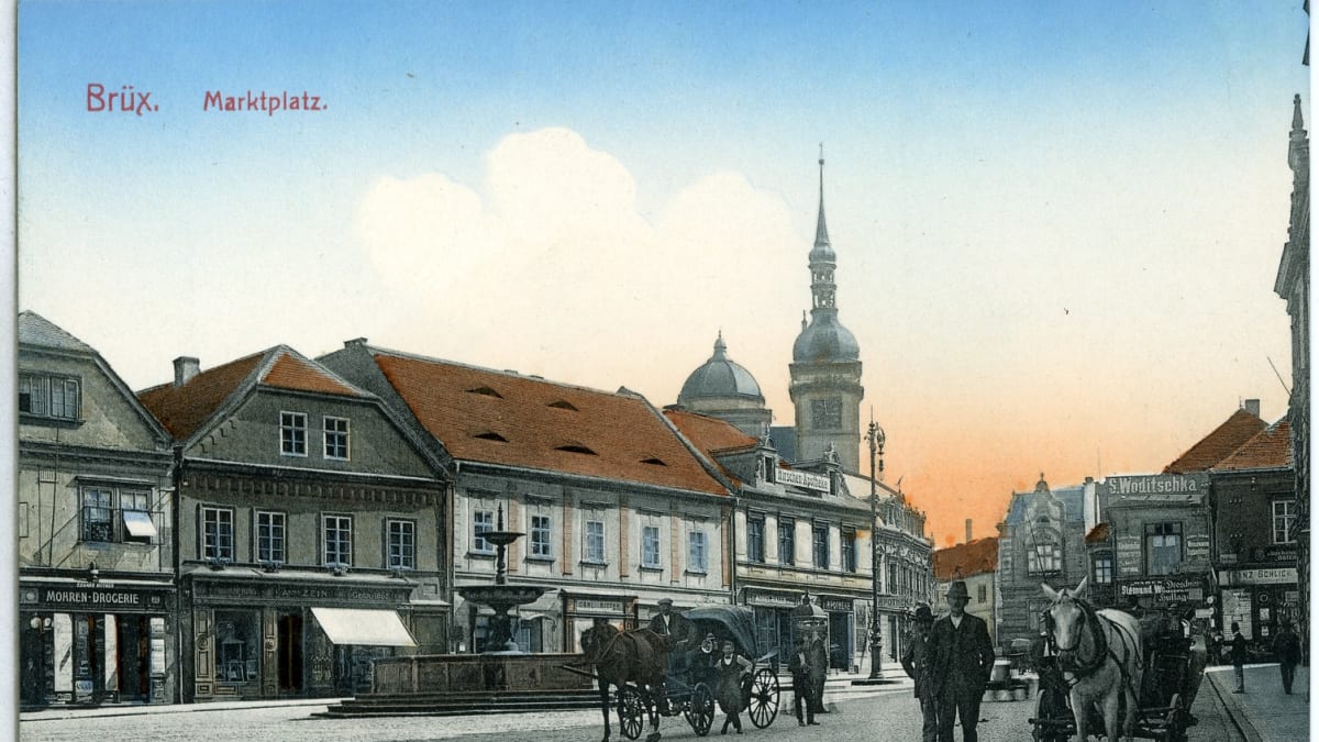 Tržní náměstí v Mostě na pohlednici z roku 1912