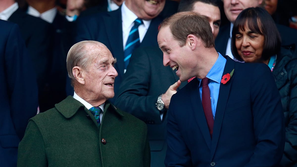 Princ Philip se svým vnukem Williamem při finále mistrovství světa v rugby v Londýně v roce 2015