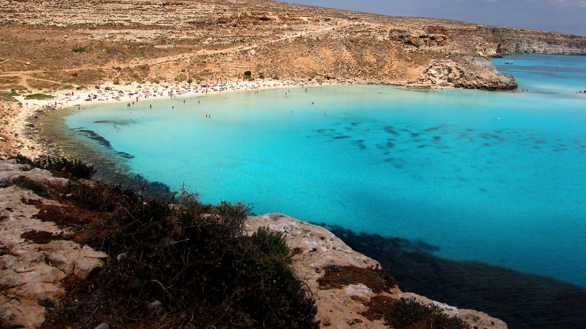 Králičí pláž na ostrově Lampedusa