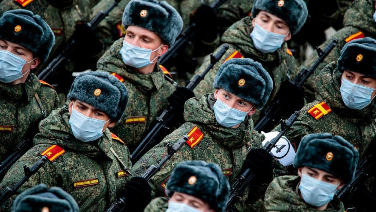 Ruská armáda cvičí na slavnostní přehlídku ke Dni vítězství