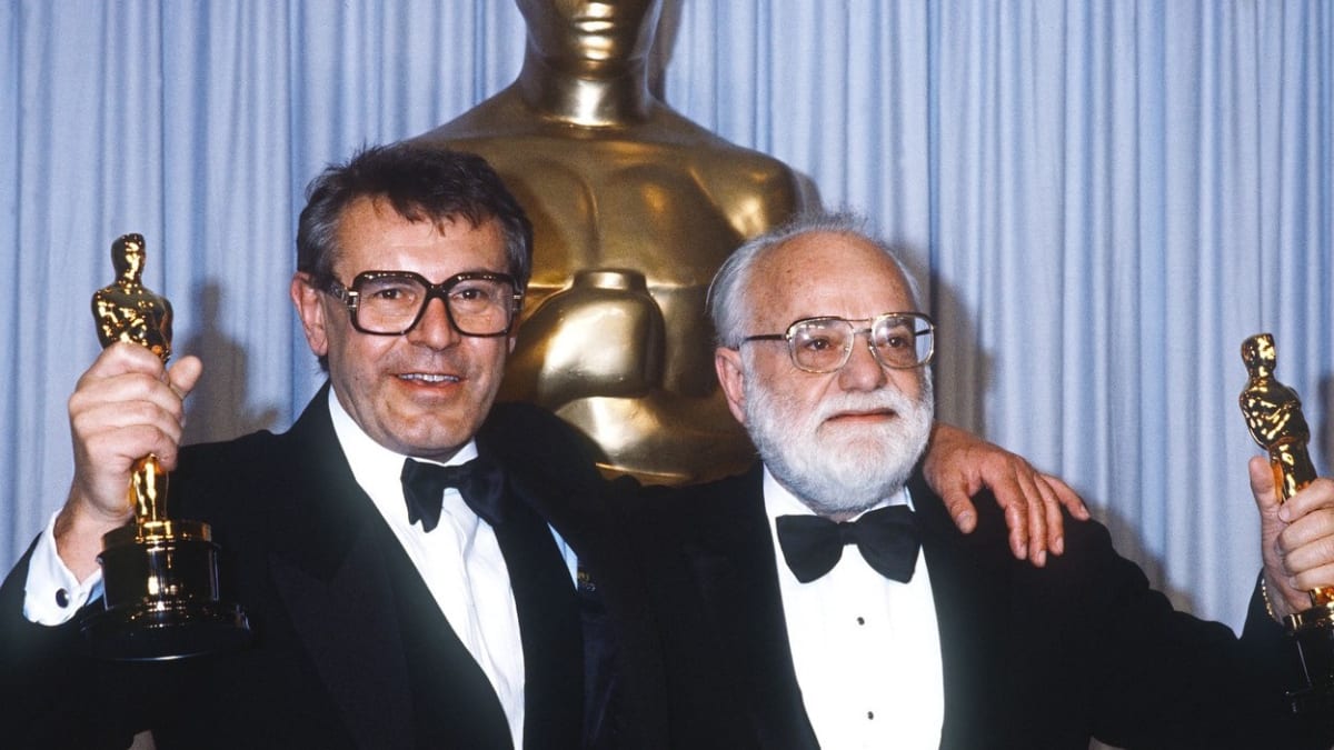 Miloš Forman s producentem Saulem Zaentzem slaví zisk Oscarů za film Amadeus v roce 1985