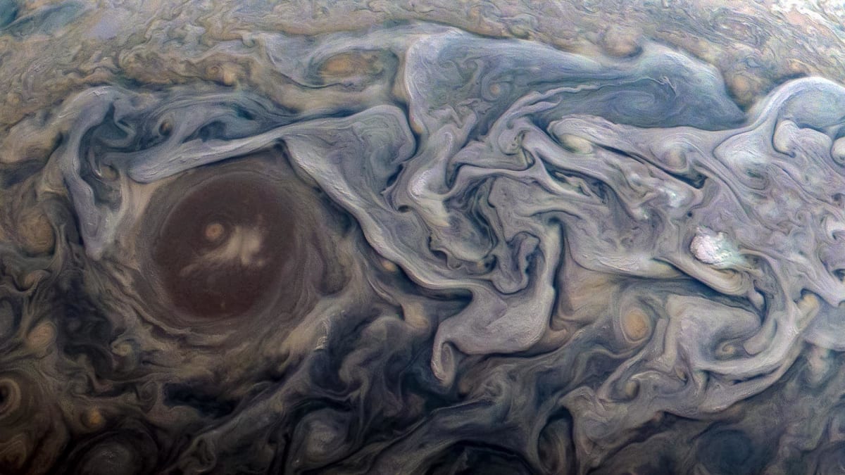 Atmosféra na Jupiteru je vážně úchvatná.