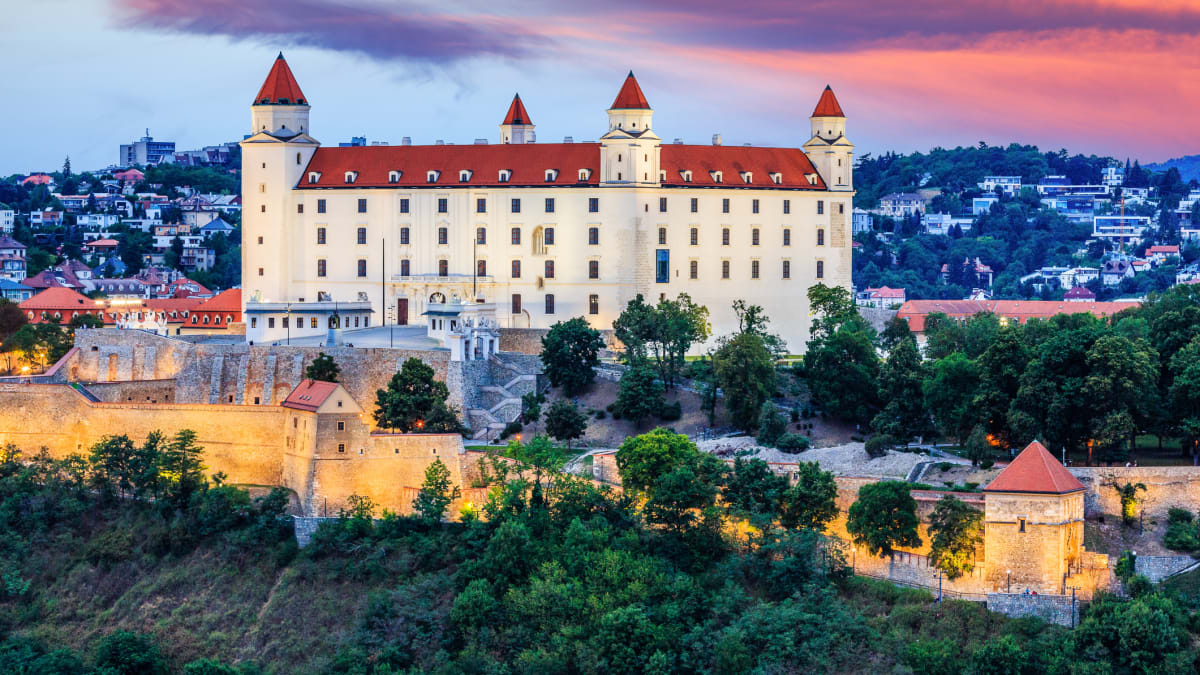 Bratislavský hrad, od 1. ledna 1993 jeden ze symbolů samostatné Slovenské republiky. 