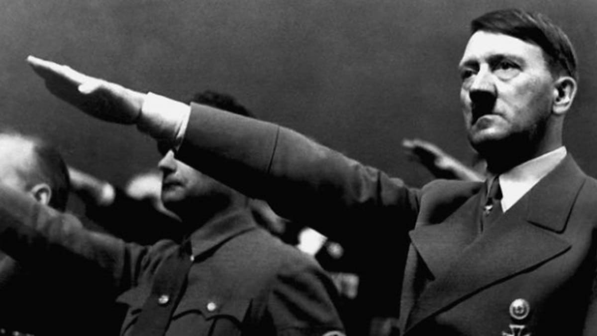 Jak by vypadal Adolf Hitler třeba deset let po válce? Tedy pokud by ji přežil...
