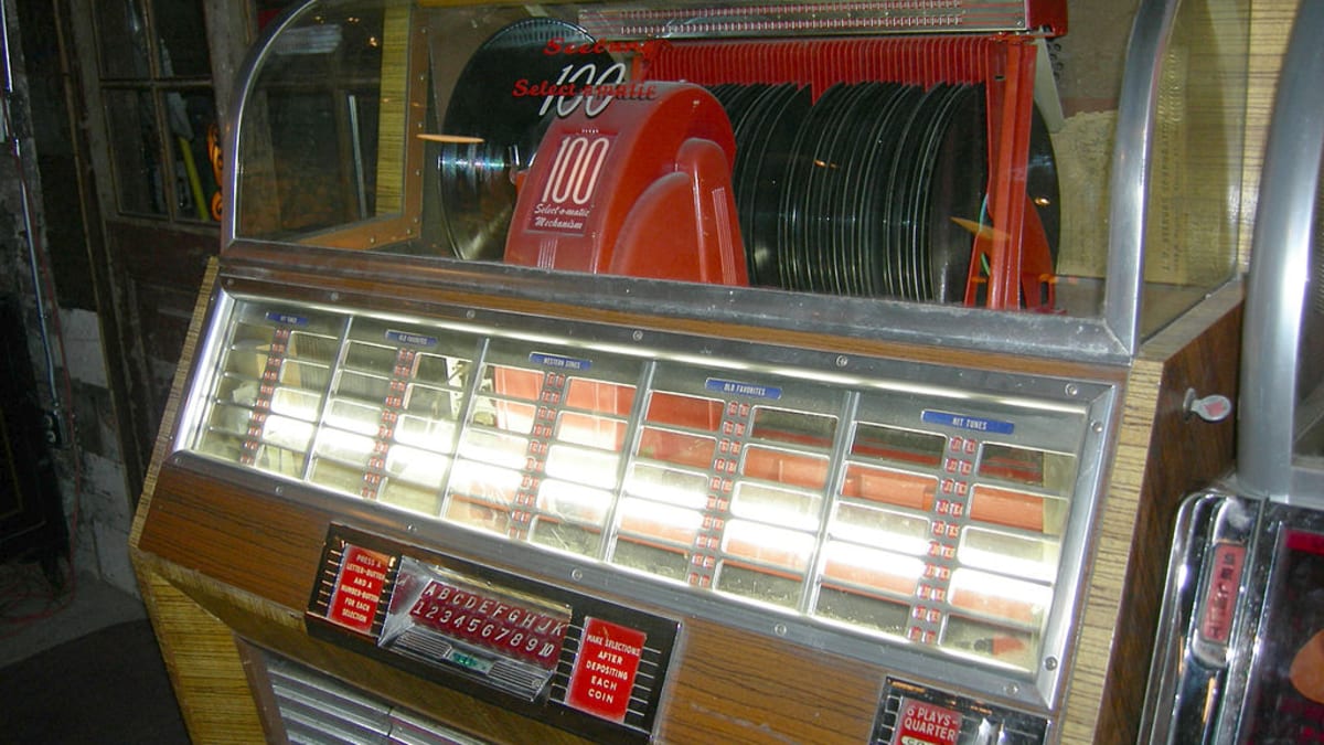 Gramofonový jukebox - pamětníci ještě žijí