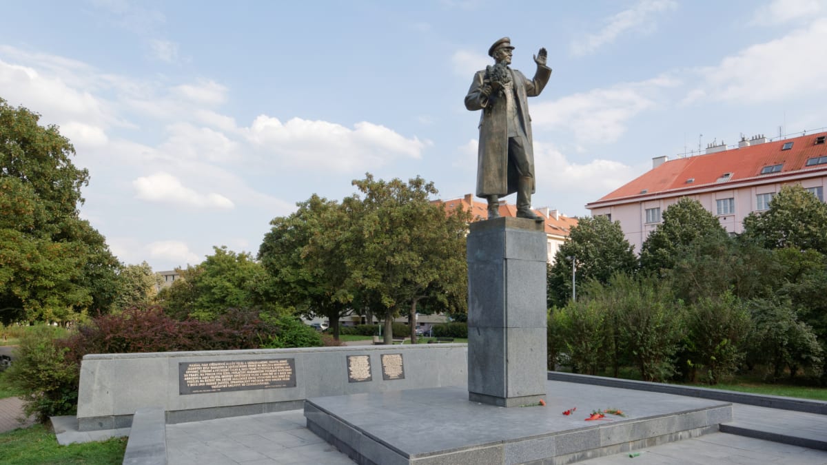 Kontroverzní pomník maršála Koněva v Bubenči