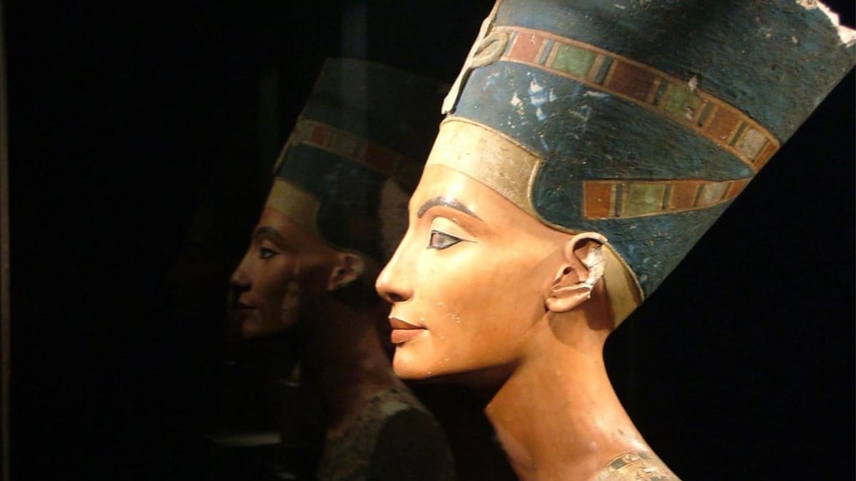 Busta královny Nefertiti