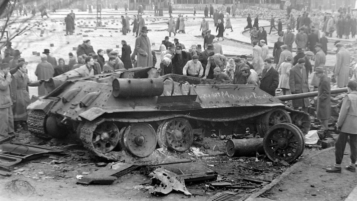 Tank zničený během povstání v Maďarsku