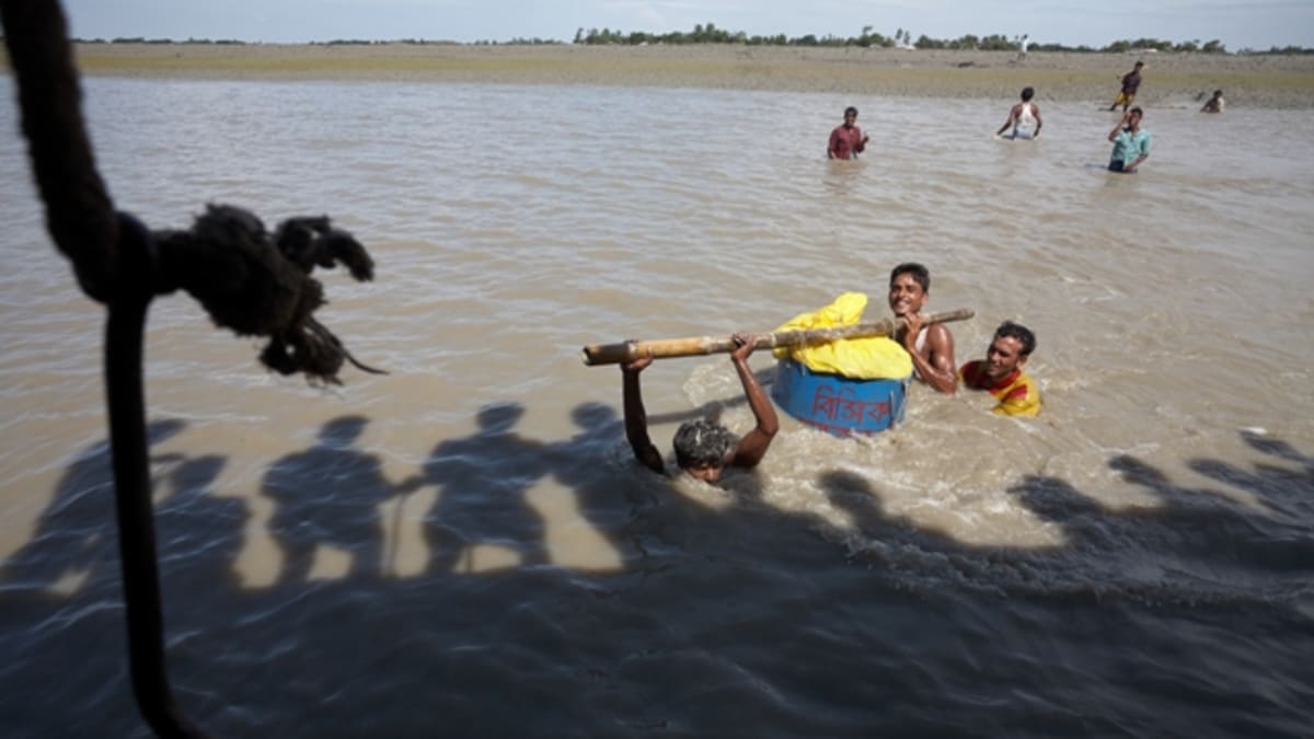 Zejména nízko položené pobřeží Bangladéše je častým dějištěm záplav. Tato přišla v roce 2009