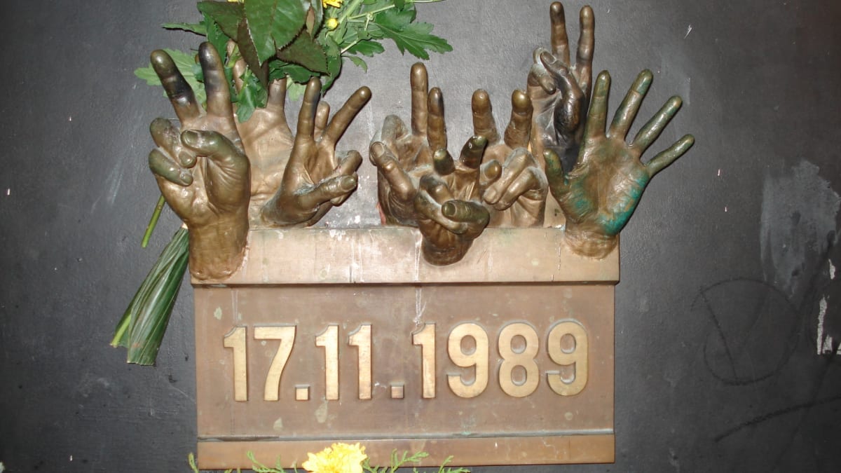 Pomník k 17. listopadu 1989