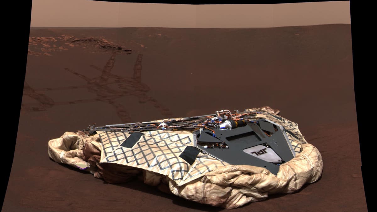 Takhle vypadalo místo přistání Opportunity na povrchu Marsu