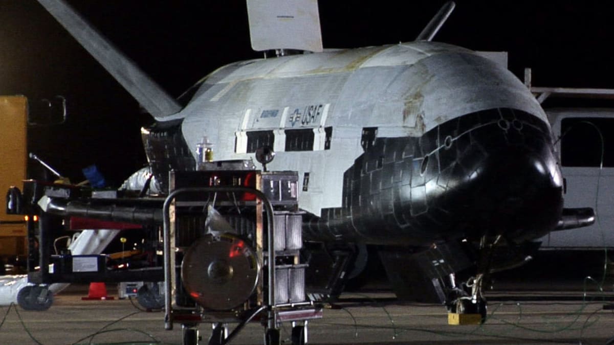 X-37B po návratu z prvního orbitálního letu