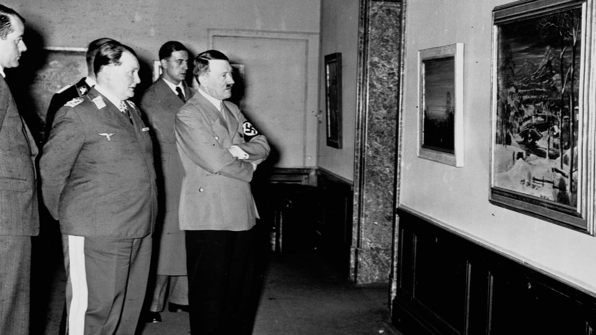 Adolf Hitler a Hermann Göring si prohlíží obrazy
