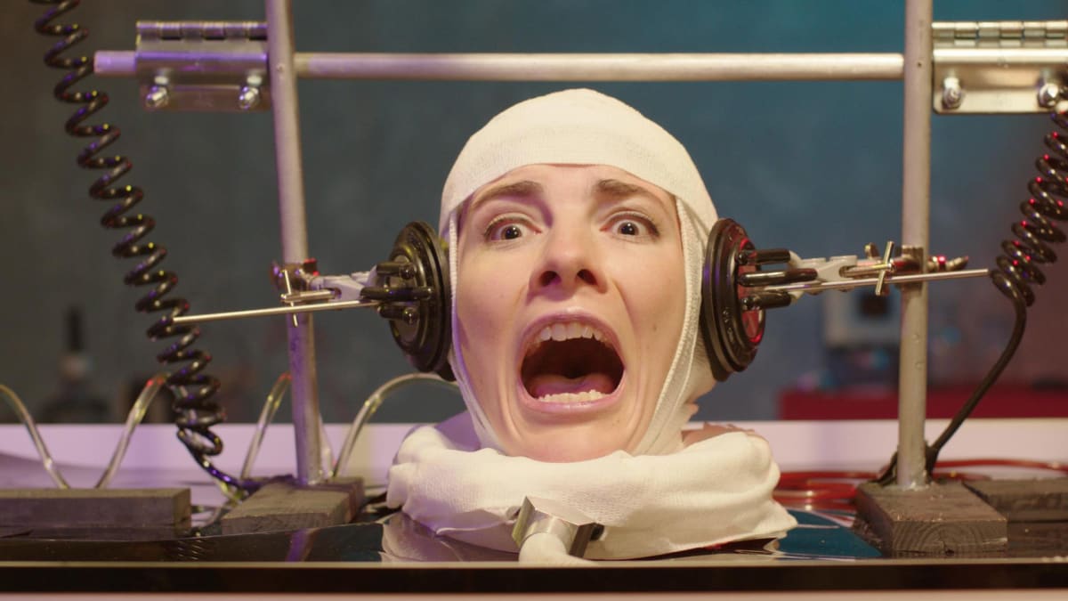 Transplantace hlavy ve filmu The Brain That Wouldn't Die z roku 2020