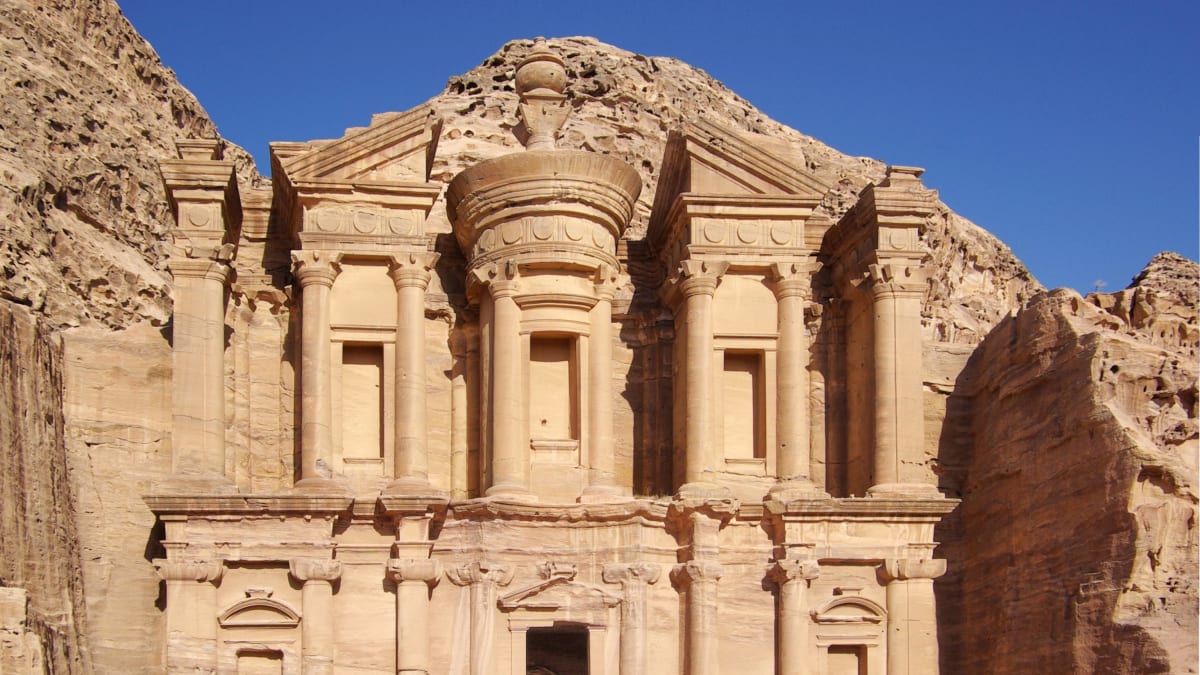 Jordánské město Petra posloužilo pro natáčení exteriérů jeskyně se Svatým grálem