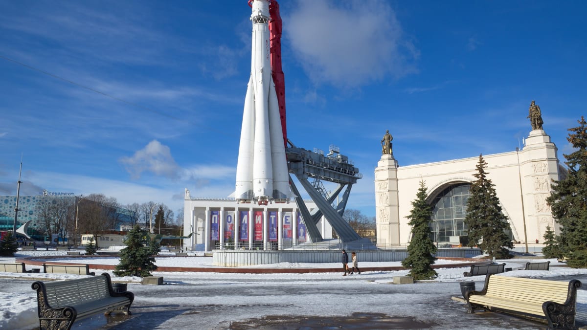 Kopie rakety Vostok na výstavišti v Moskvě