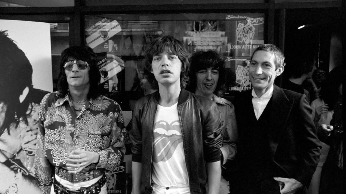 Bubeník Charlie Watts (vpravo) držel The Rolling Stones pohromadě