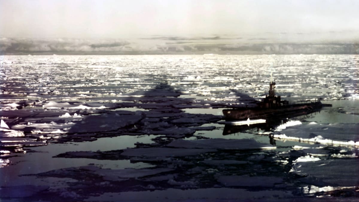 Americká ponorka USS Sennet se v roce 1947 účastnila operace Highjump v Antarktidě