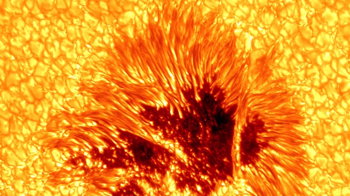 Erupce na Slunci 2013