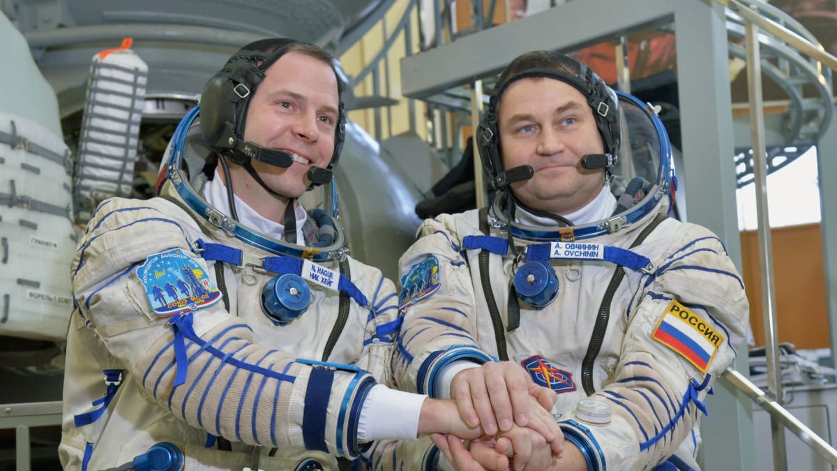 Astronauti Hague a Ovčinin, kteří se měli připojit k posádce ISS