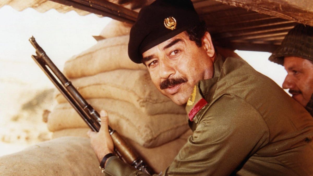 Bojovný Saddám Husajn na snímku z června 2003