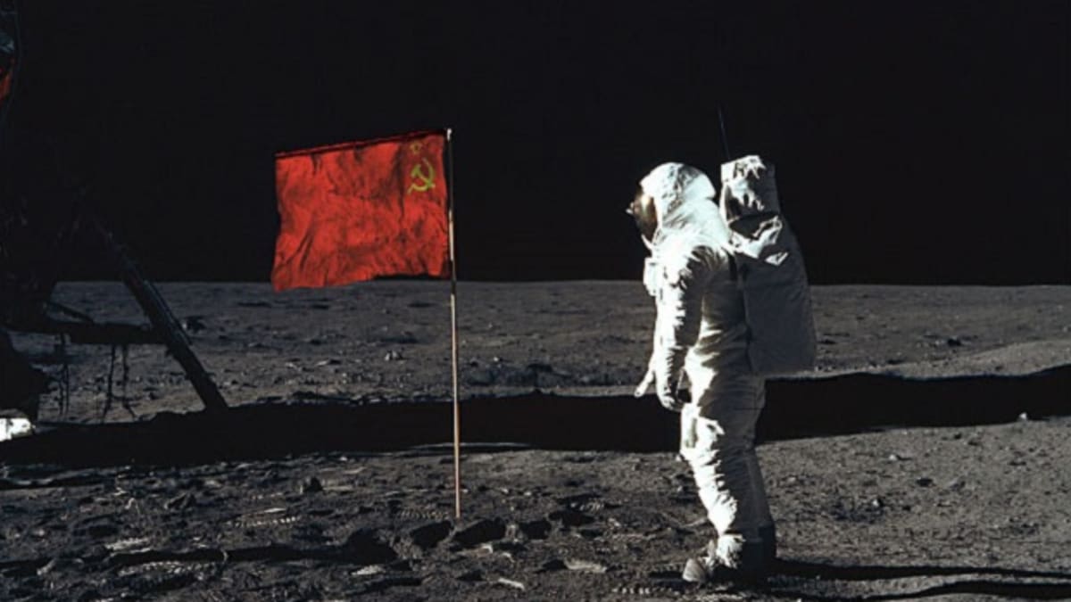 Sovětská vlajka na Měsíci