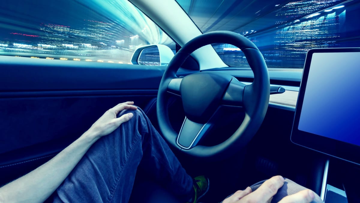 Fungování na autopilota má své výhody, ale opravdu nechceme mít ruce na volantu našeho života?