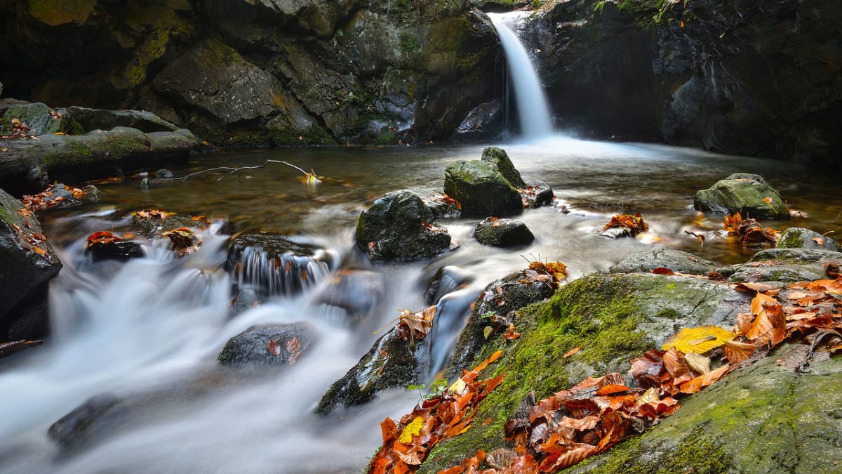 Podzimní vodopády objektivem Jiřího Doležala - Nýznerovský vodopád v diagonále