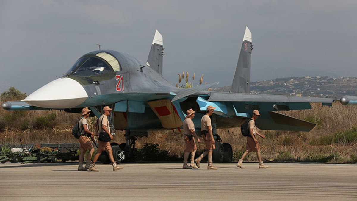  Su-34 na ruské letecká základně Hmímím v Sýrii