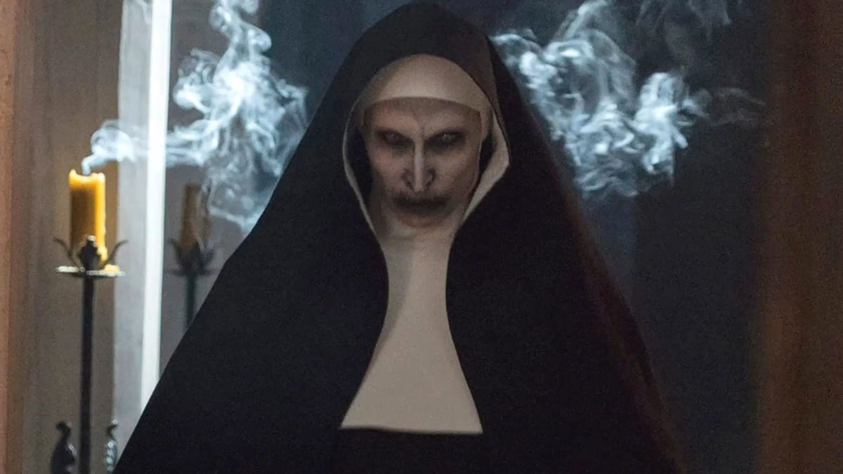 Fotka z hororu Sestra, v němž straší démon v podobě jeptišky