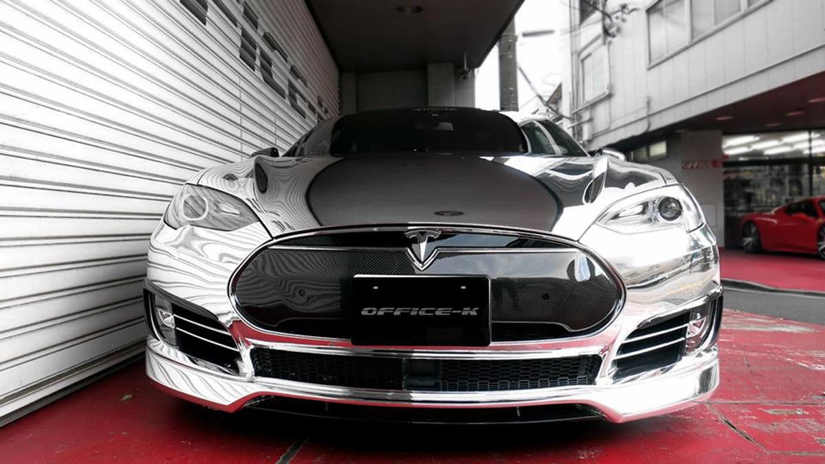Chromovaná Tesla vypadá jako záblesk - Obrázek 2