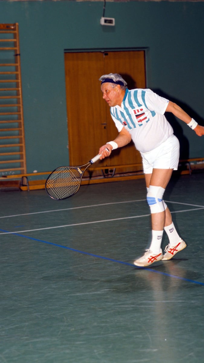 Boris Jelcin v civilním - roku 1990 si takhle v moskevské tělocvičně zahrál tenis.
