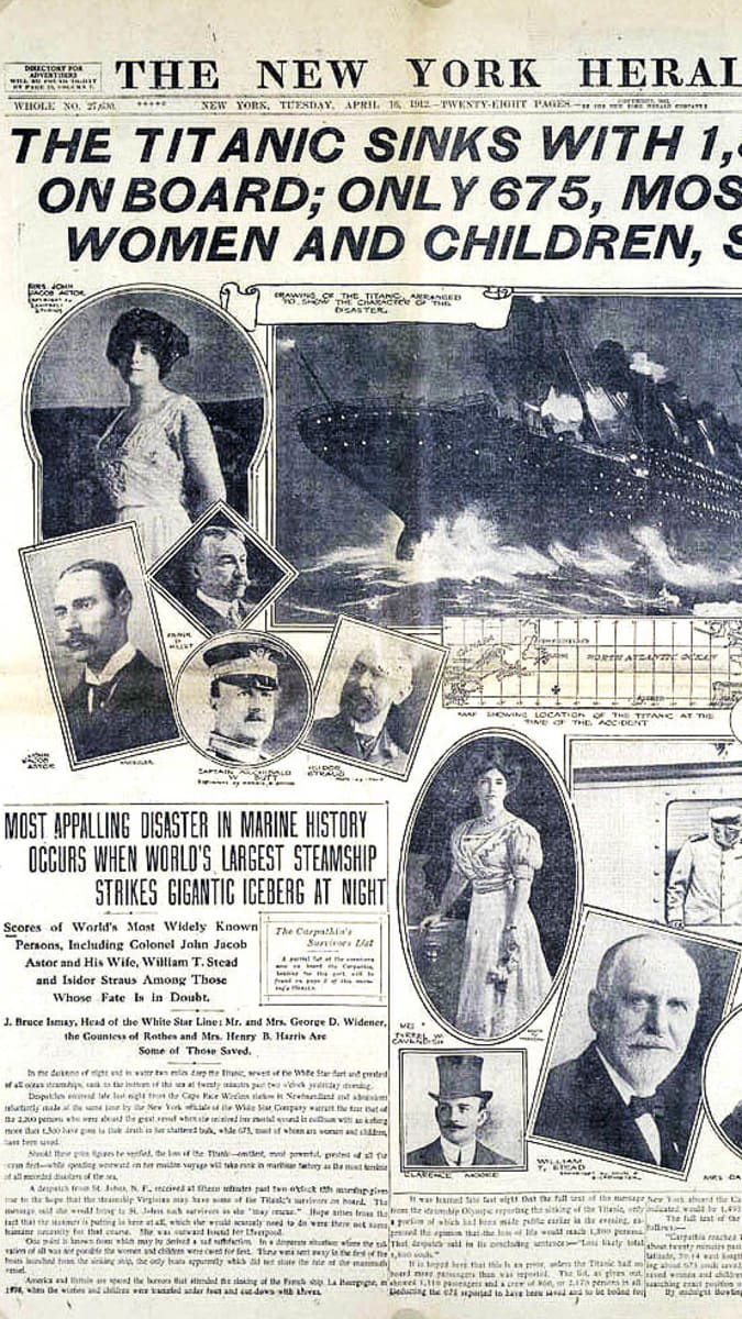 Dobové noviny informují o potopení Titanicu.