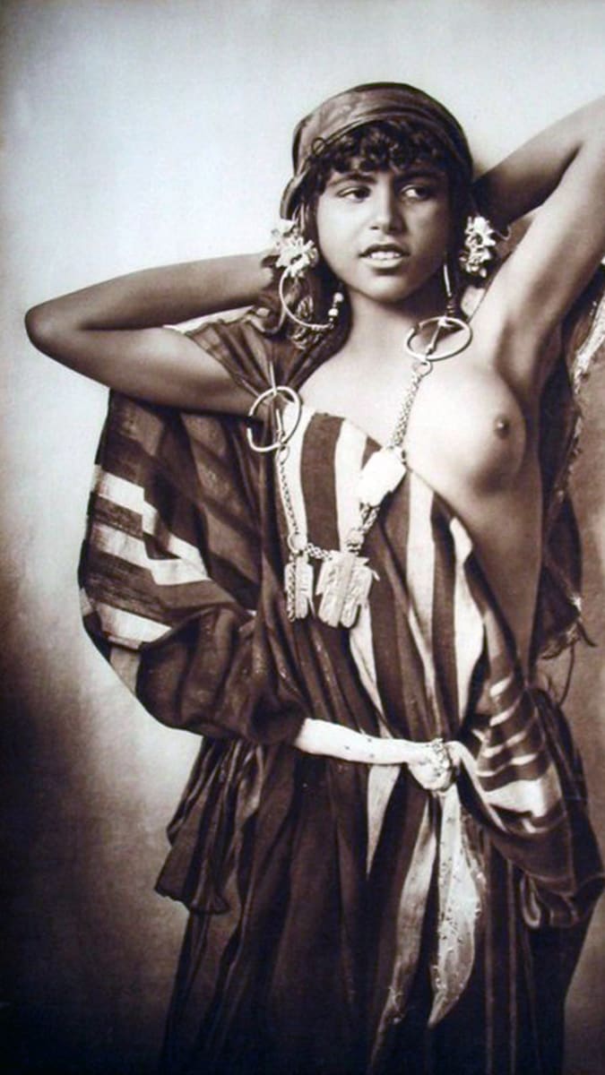 Nahota bez závoje: krása islámských žen - mladá Arabka z počátku 20. století
