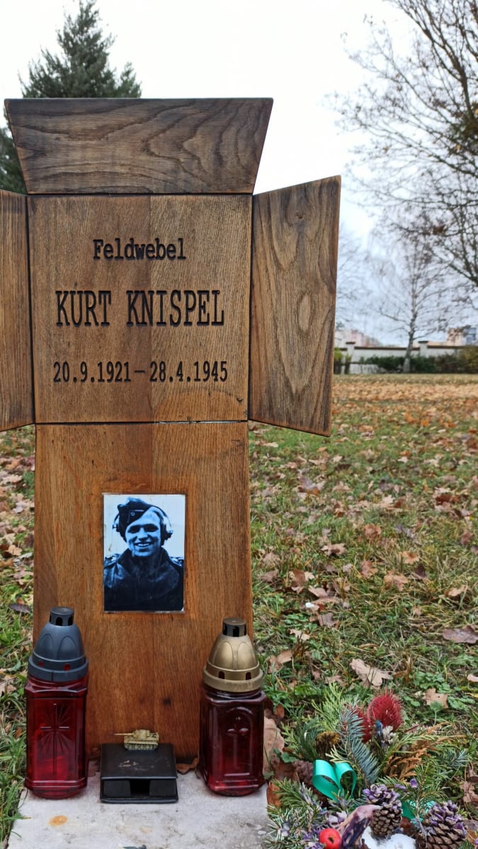 Hrob Kurta Knispela v Ústředním hřbitově v Brně