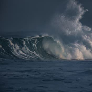 Vlny na rozbouřeném moři