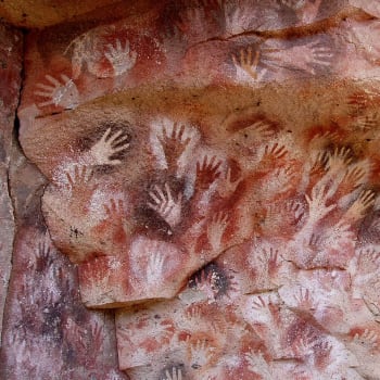 Tajemné prehistorické dlaně - důkaz práce šamanů?