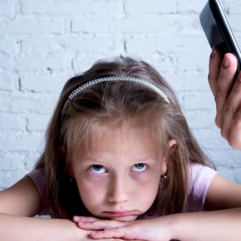 Bez mobilů by to dnes už asi nešlo,  jejich vliv na rodiče i děti je však obrovský...