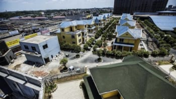 Domy na střechách věžáků: to je fenomén nejen čínských staveb