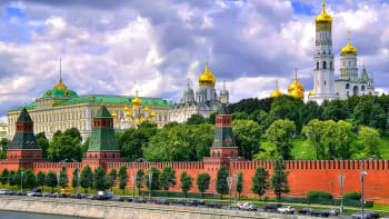 Kreml měl podplácet politiky, aby velebili Rusko. Mezi podezřelými je i český europoslanec