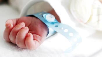 Jak se v porodnicích označují děti, aby nedošlo k záměně? Identifikační proužek je jen začátek