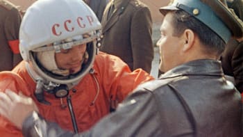 Zajímavosti o Gagarinovi: Sověti o jeho přistání lhali, nápis CCCP na helmě mu měl zachránit život