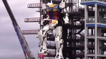 Obrovský japonský robot Gundam začal trénovat svůj první krok